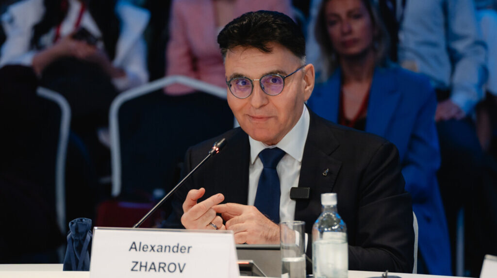 Александр Жаров